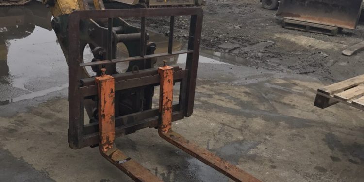 油圧ショベル用　パレットフォーク